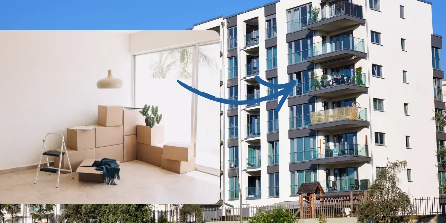 Umzugskartons in einer Wohnung